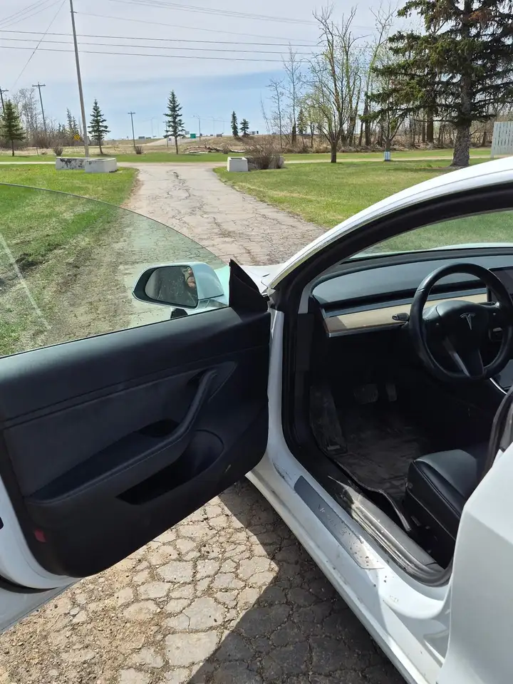 Tesla Model 3 photo Tesla Model 3
