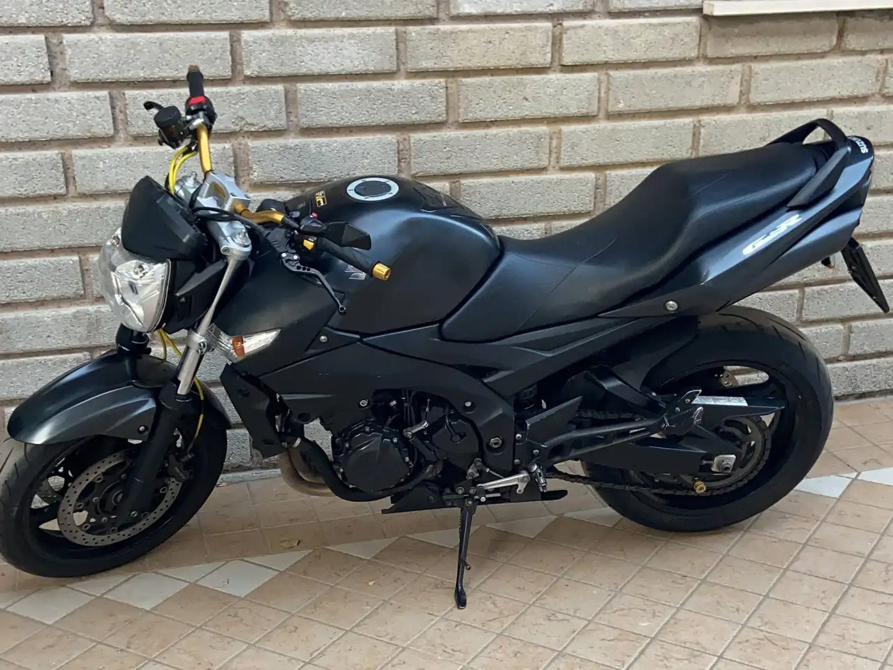 Suzuki GSR 600