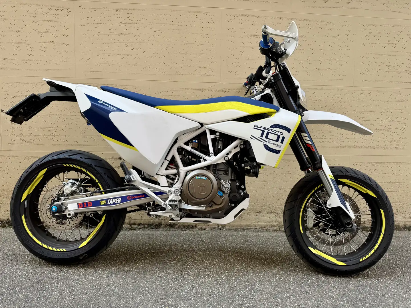 Husqvarna 701 Supermoto - 1