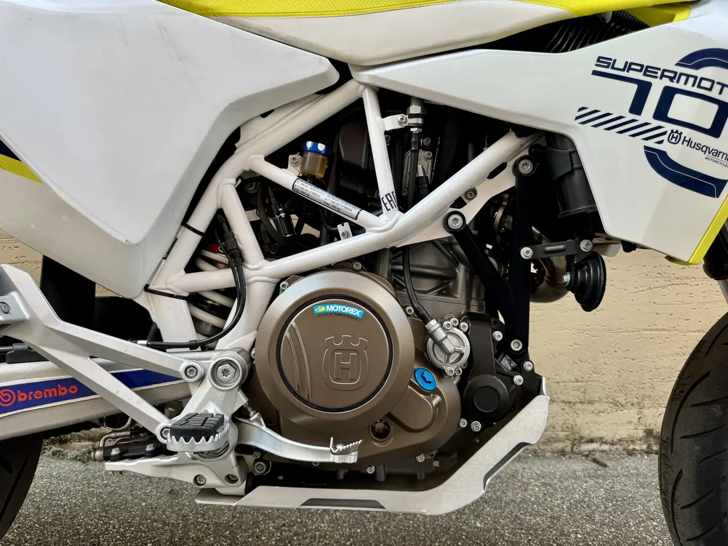 Husqvarna 701 Supermoto - 2