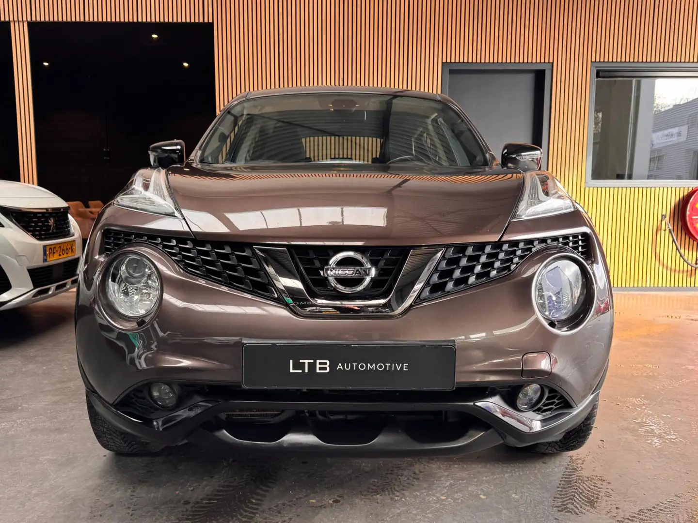 Nissan Juke 1.6 N-Connecta Automaat Airco|Keyless|Camera|Navi| Bruin - 2