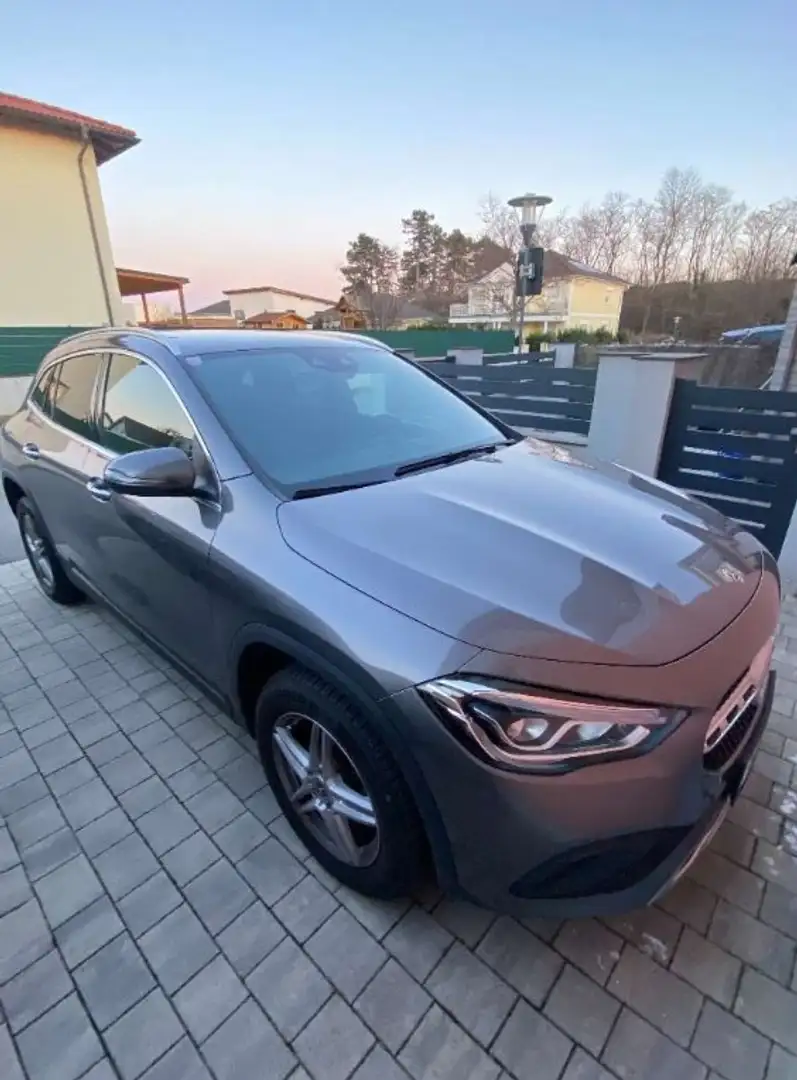Mercedes-Benz GLA 200 Aut. Grau - 1