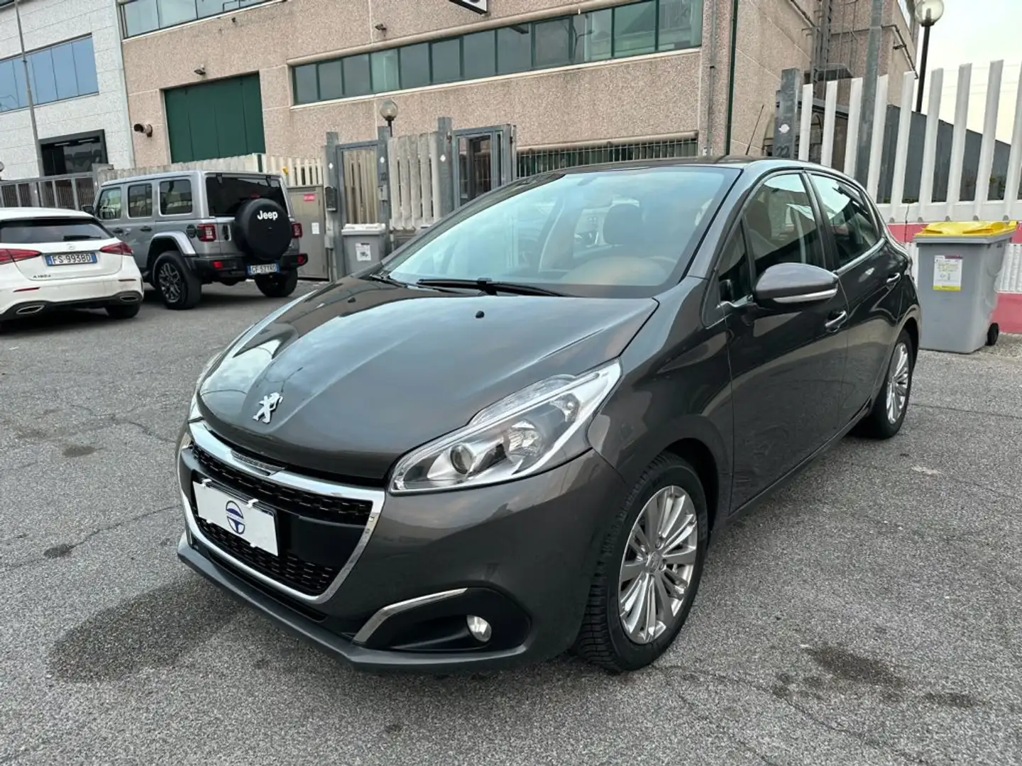 Peugeot 208 Allure BlueHDi 75cv 5 porte Grigio - 1