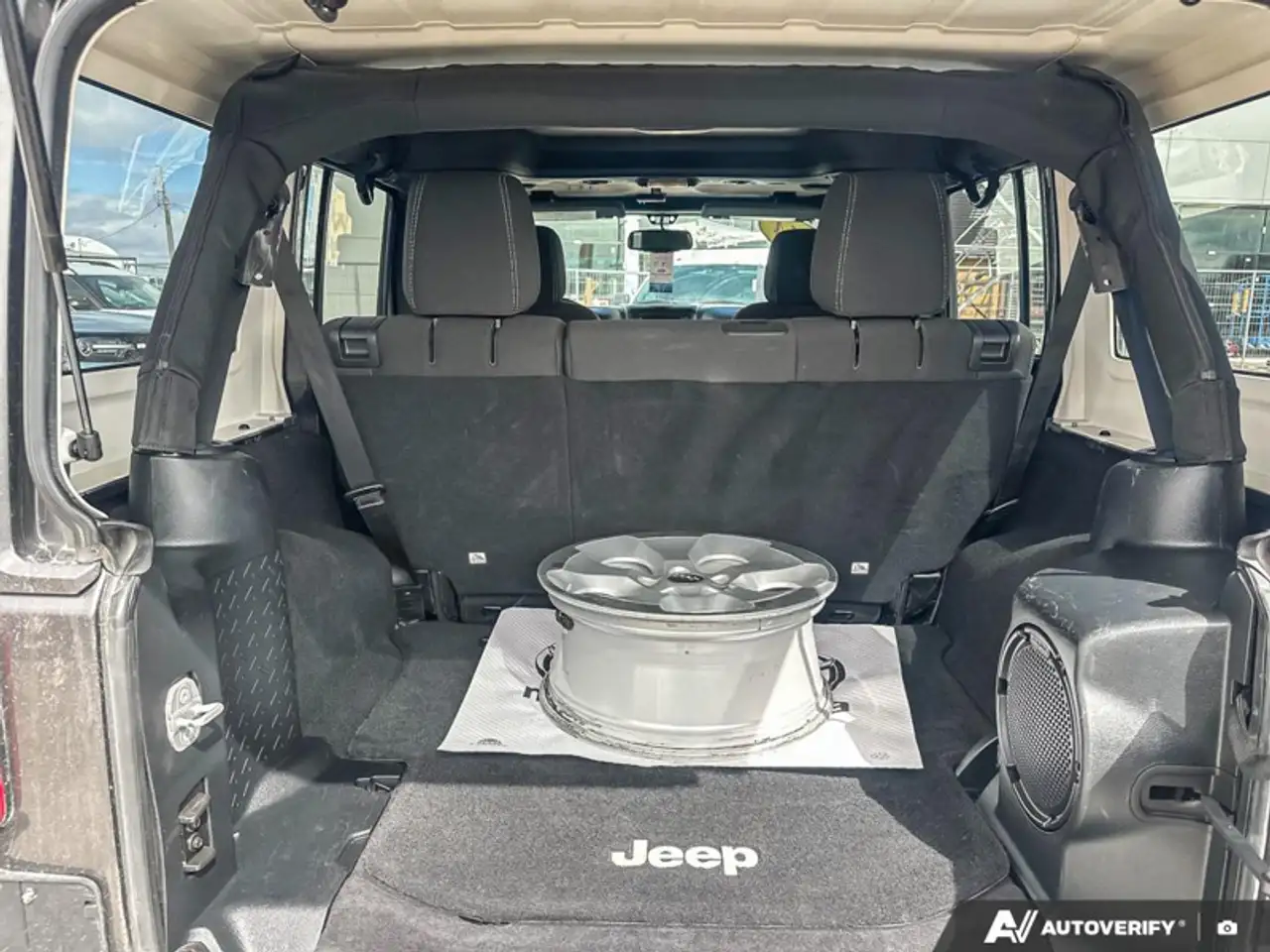 Jeep Wrangler снимка Jeep Wrangler