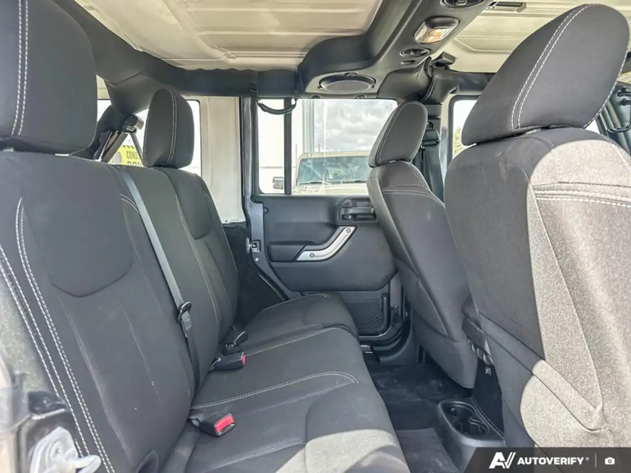 Jeep Wrangler снимка Jeep Wrangler