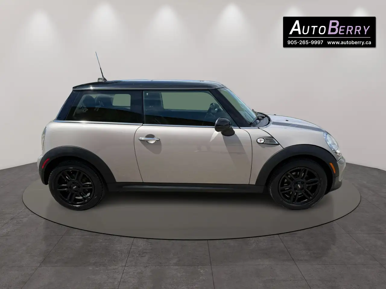 MINI Cooper Hardtop снимка MINI Cooper Hardtop