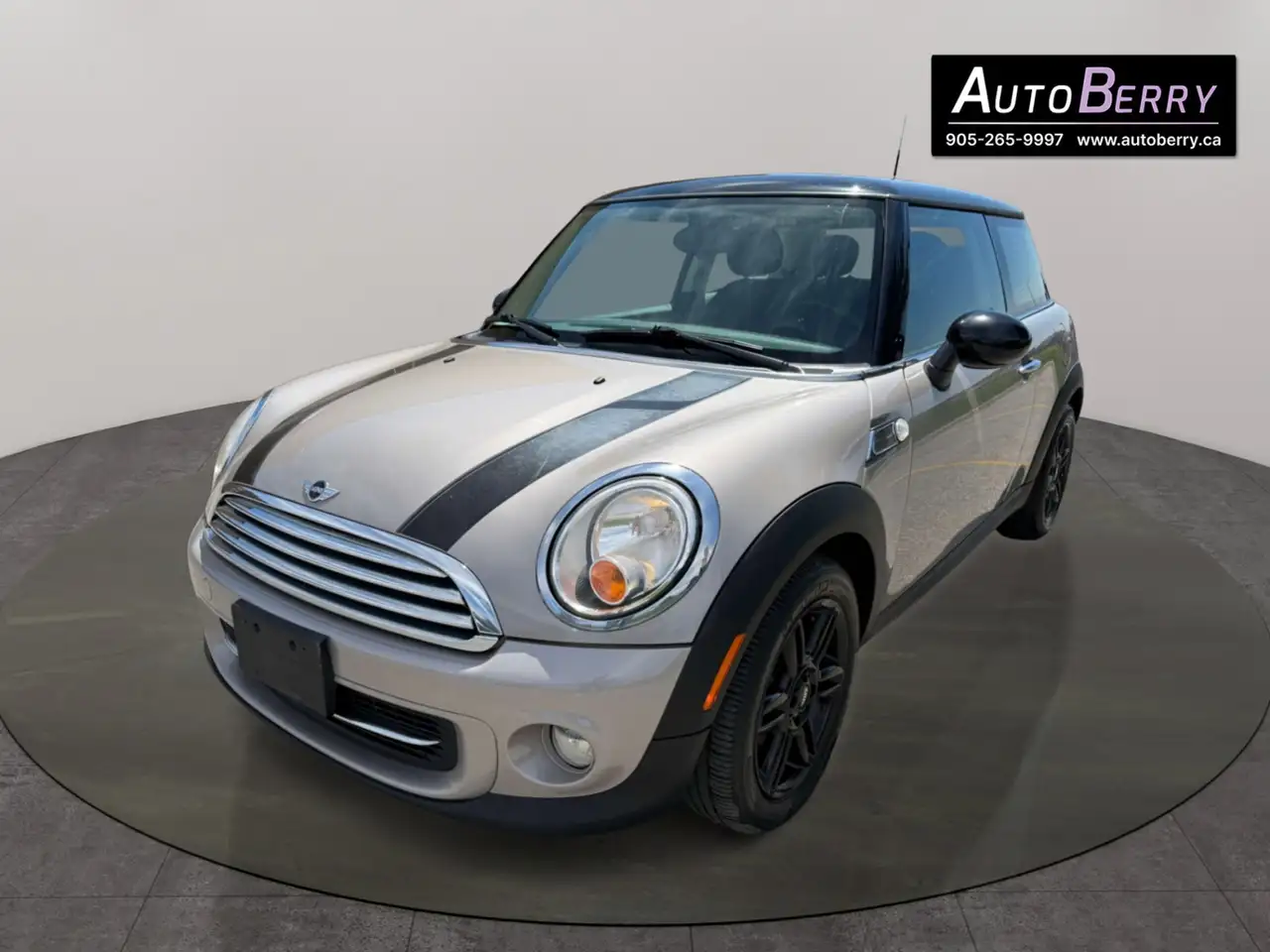MINI Cooper Hardtop снимка MINI Cooper Hardtop