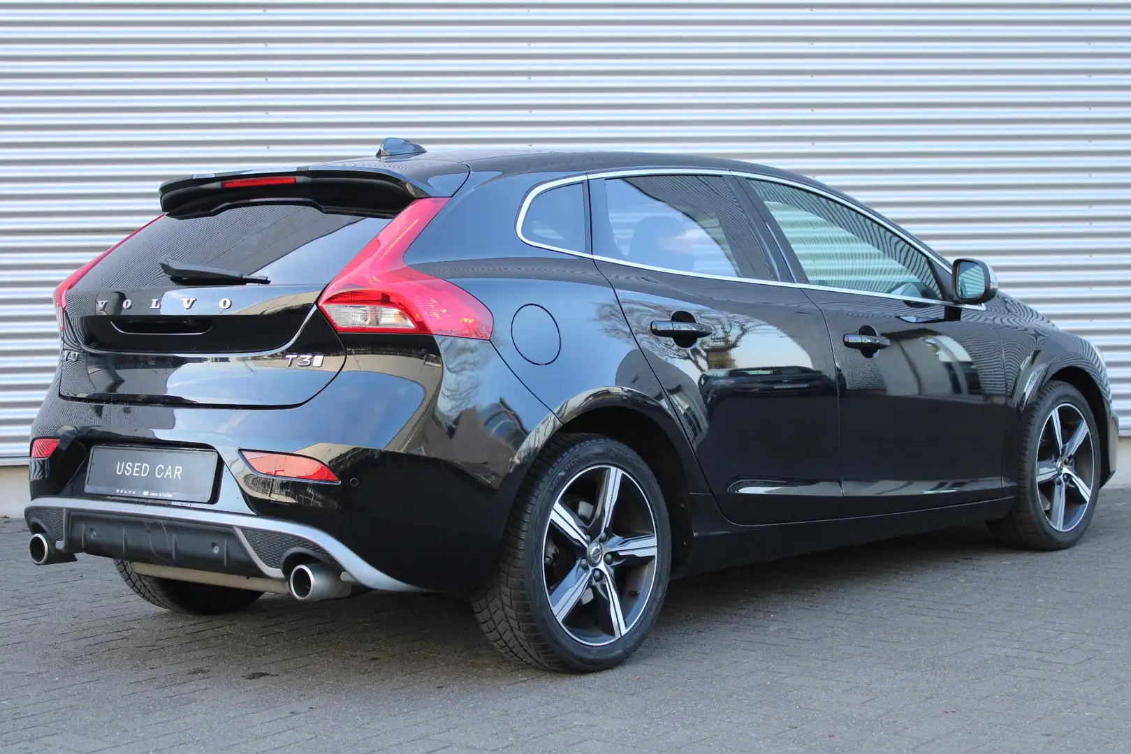 Volvo V40 T3 Automaat Polar+ Sport | Panorama Dak | Standkac Černá - 2