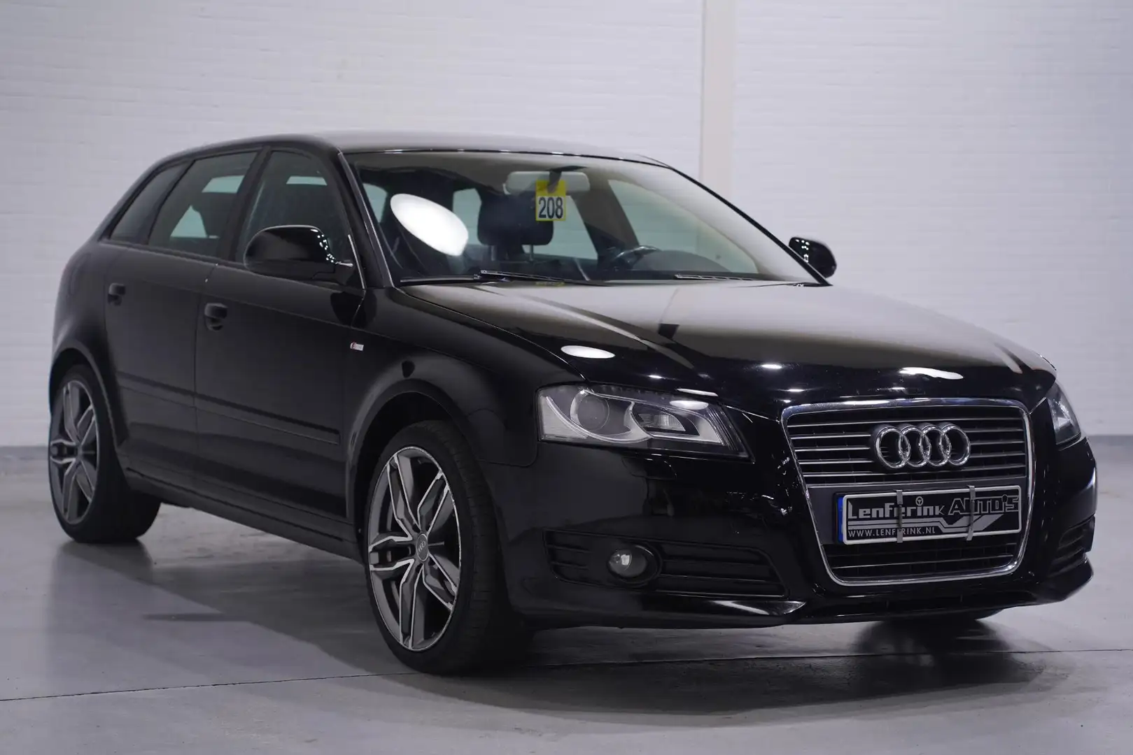 Audi A3 Sportback 1.4 TFSI Ambition Bi-Xenon S-line Zwart - 2