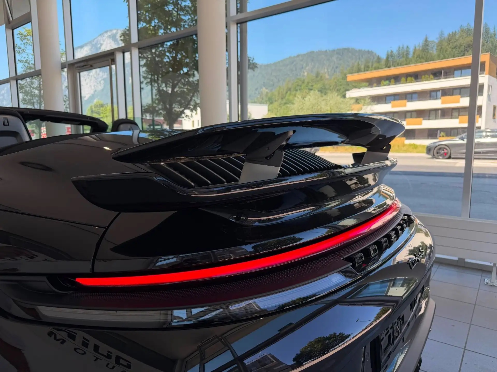 포르쉐 911 Turbo S Cabriolet 2026 검정 사진 4