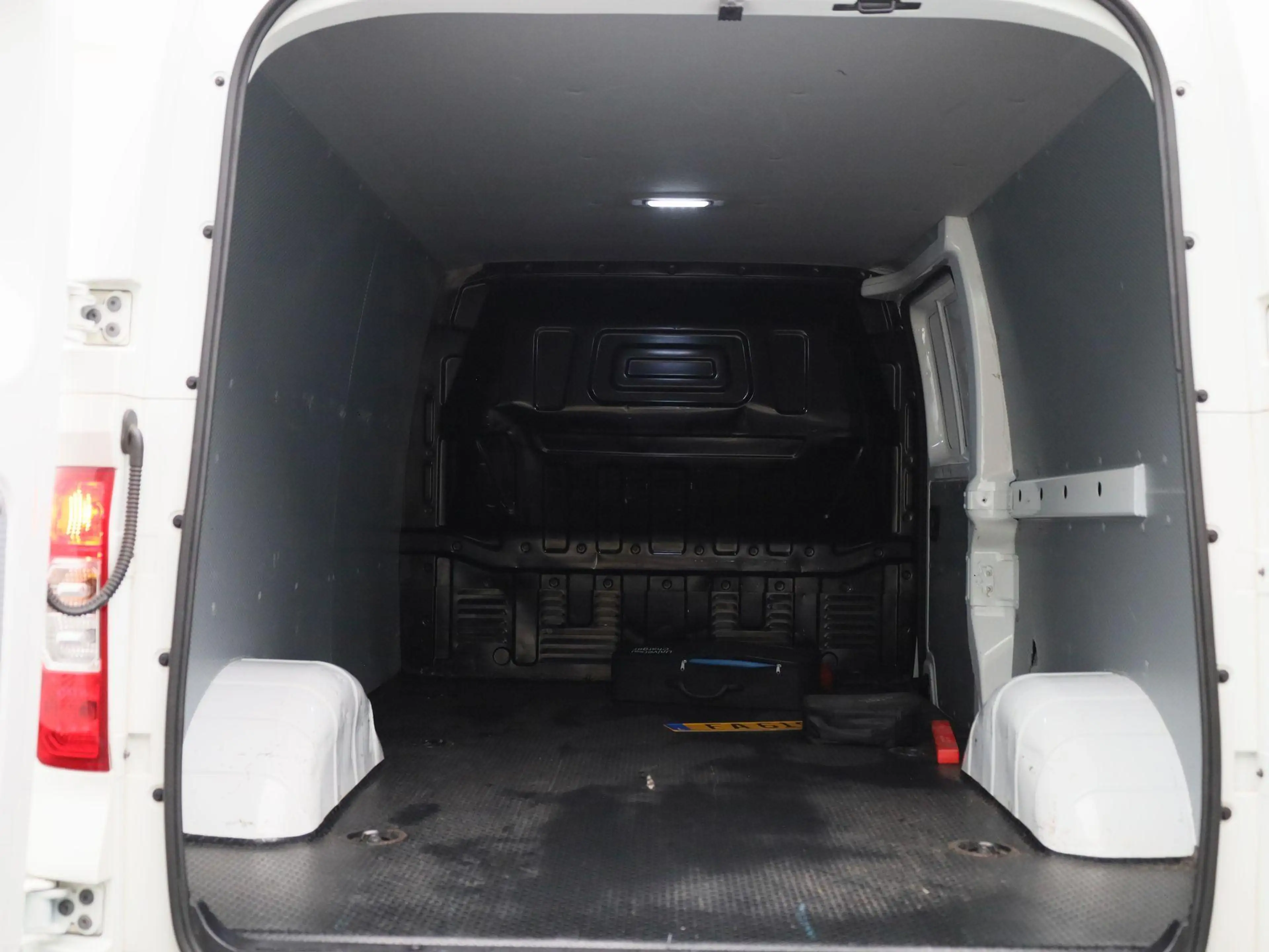 Maxus eDeliver 3 50 kWh LWB — photo 15