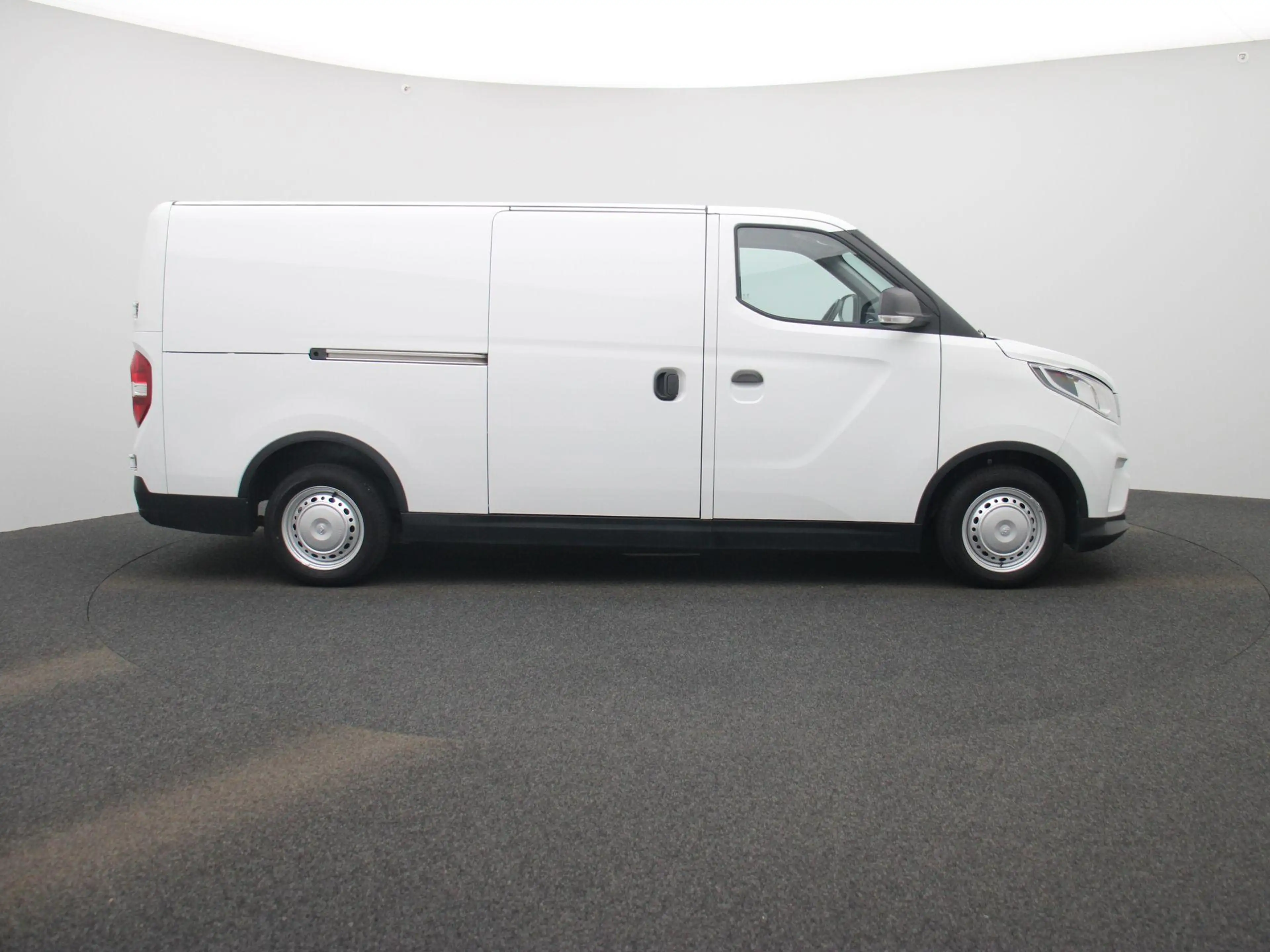 Maxus eDeliver 3 50 kWh LWB — photo 6