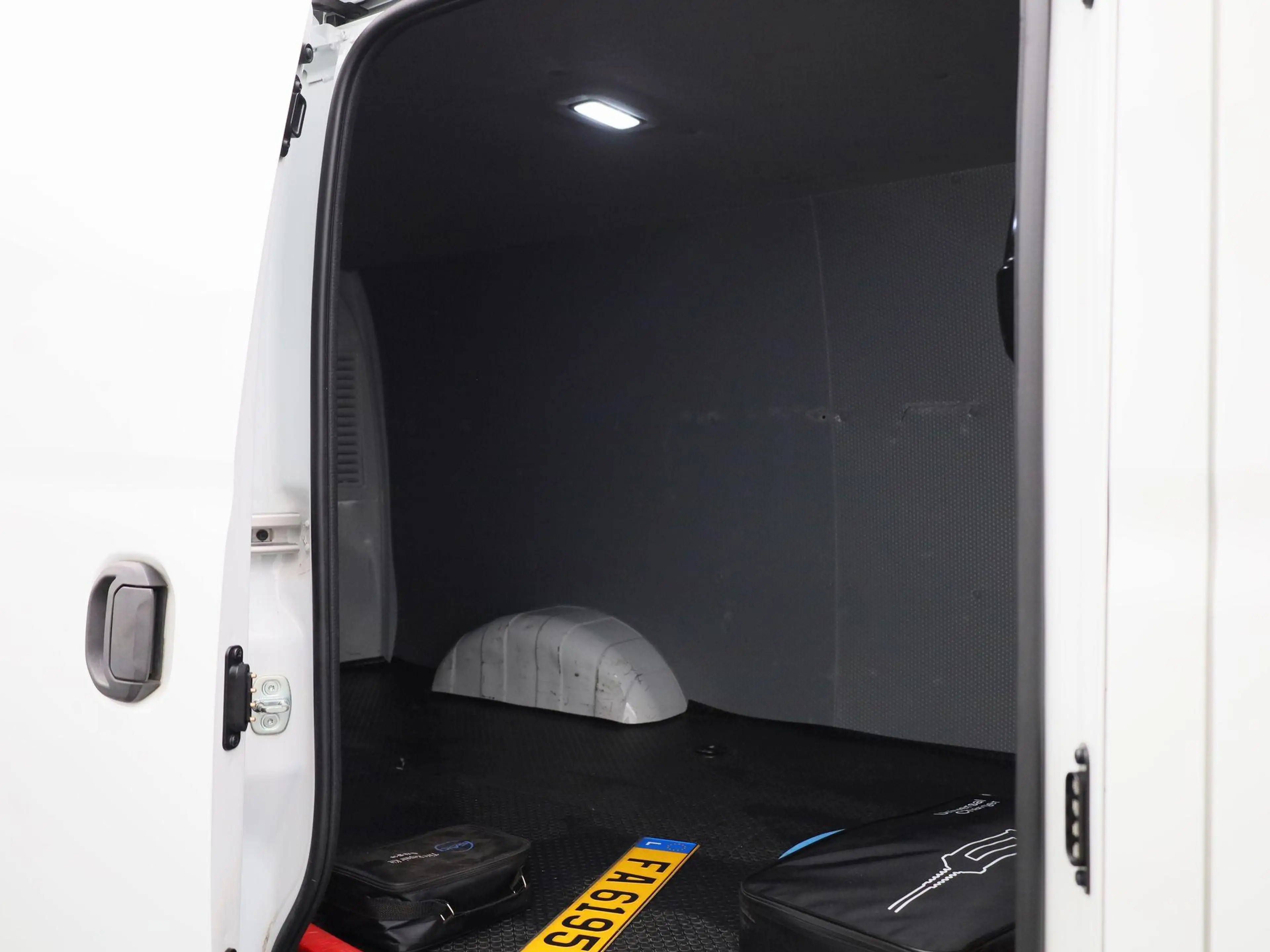 Maxus eDeliver 3 50 kWh LWB — photo 13