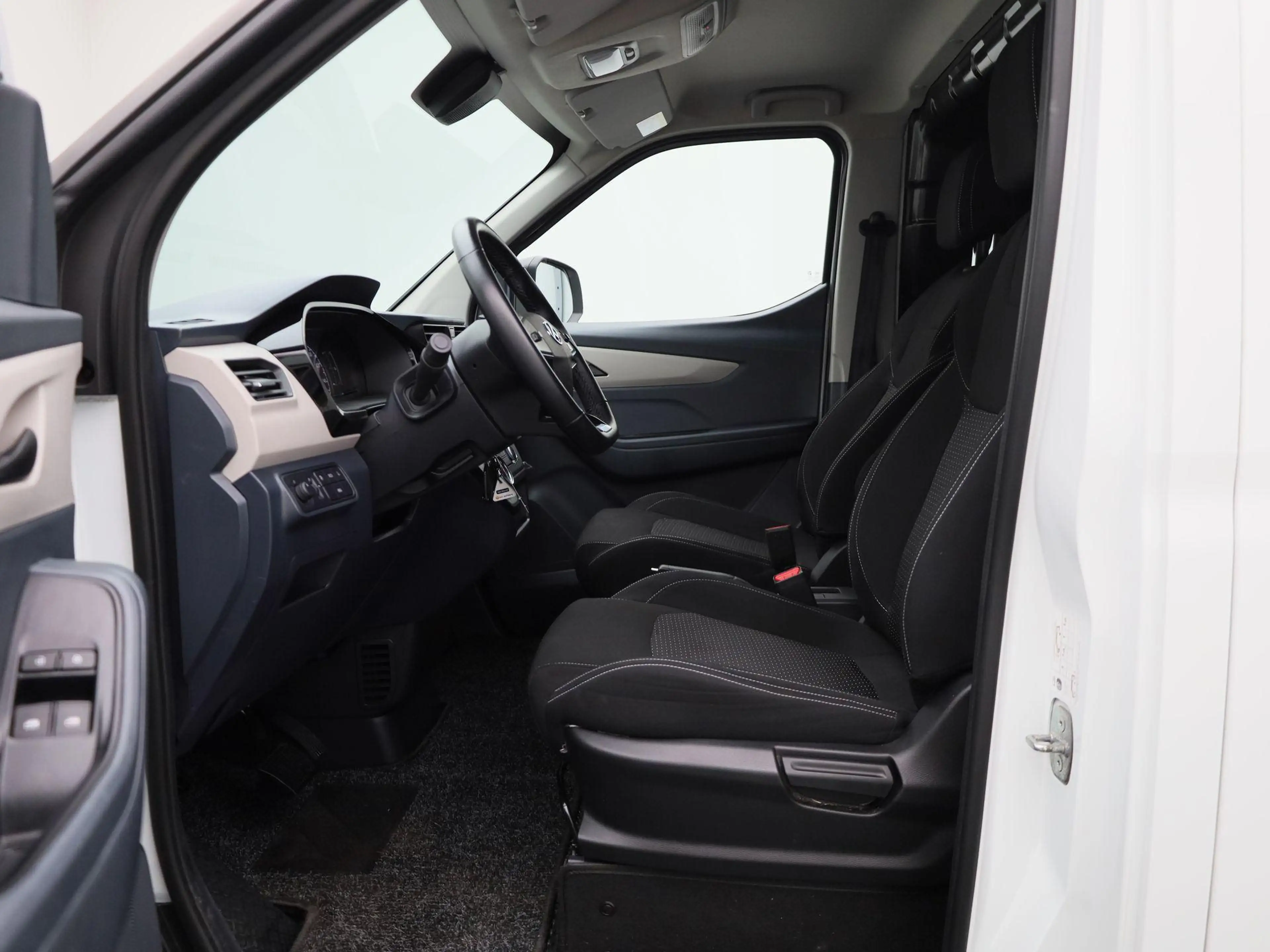 Maxus eDeliver 3 50 kWh LWB — photo 11