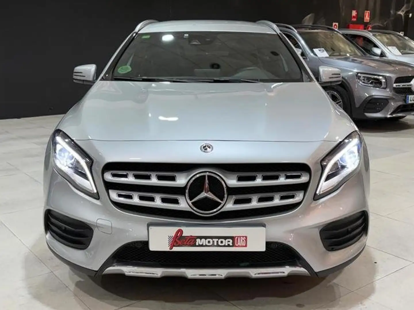 Mercedes-Benz GLA 200 200d Gris - 2