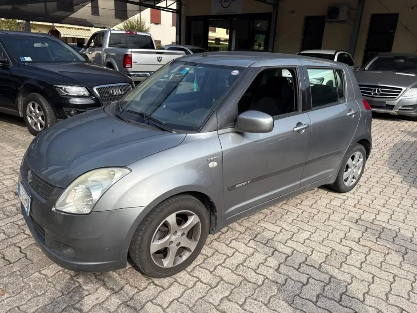 Suzuki Swift 1.3 DDiS 5p. GLX OK NEOPATENTATO Grau - 1