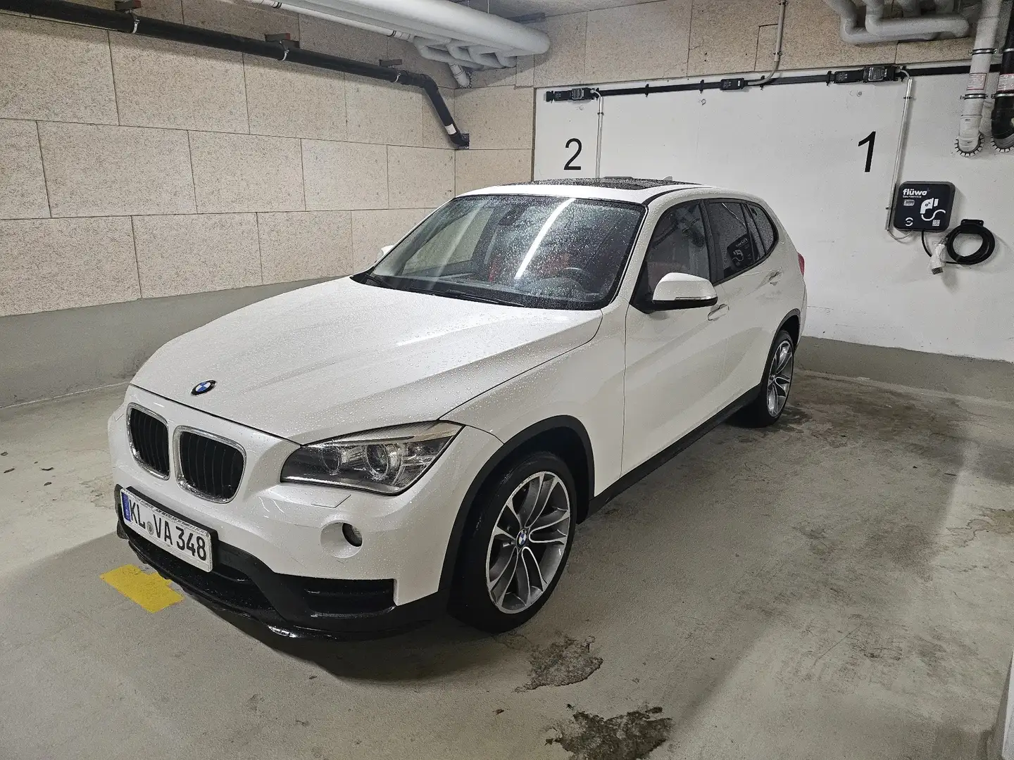 BMW X1 xDrive20d Aut. xLine Sport Vollleder rot Weiß - 1