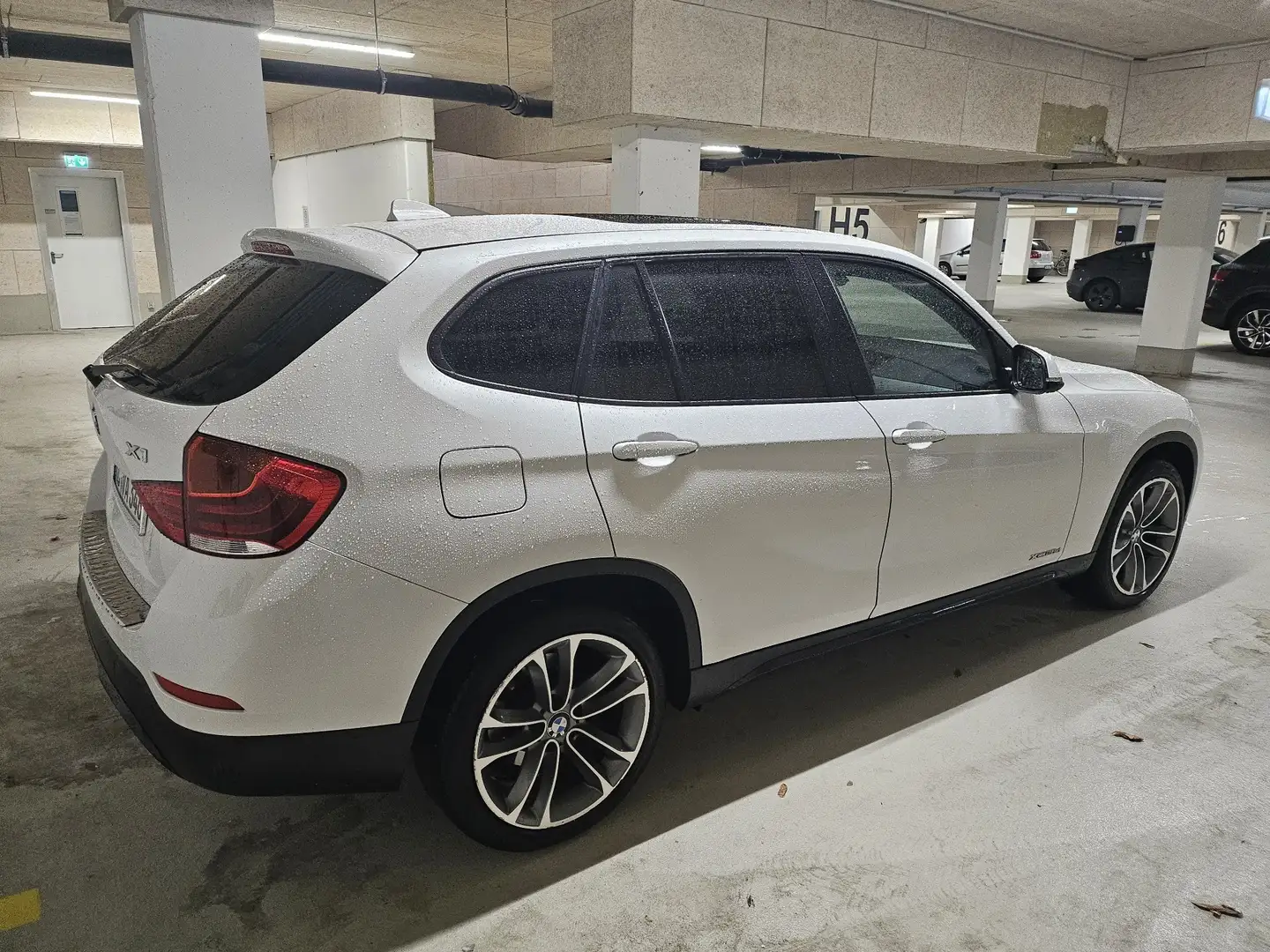 BMW X1 xDrive20d Aut. xLine Sport Vollleder rot Weiß - 2