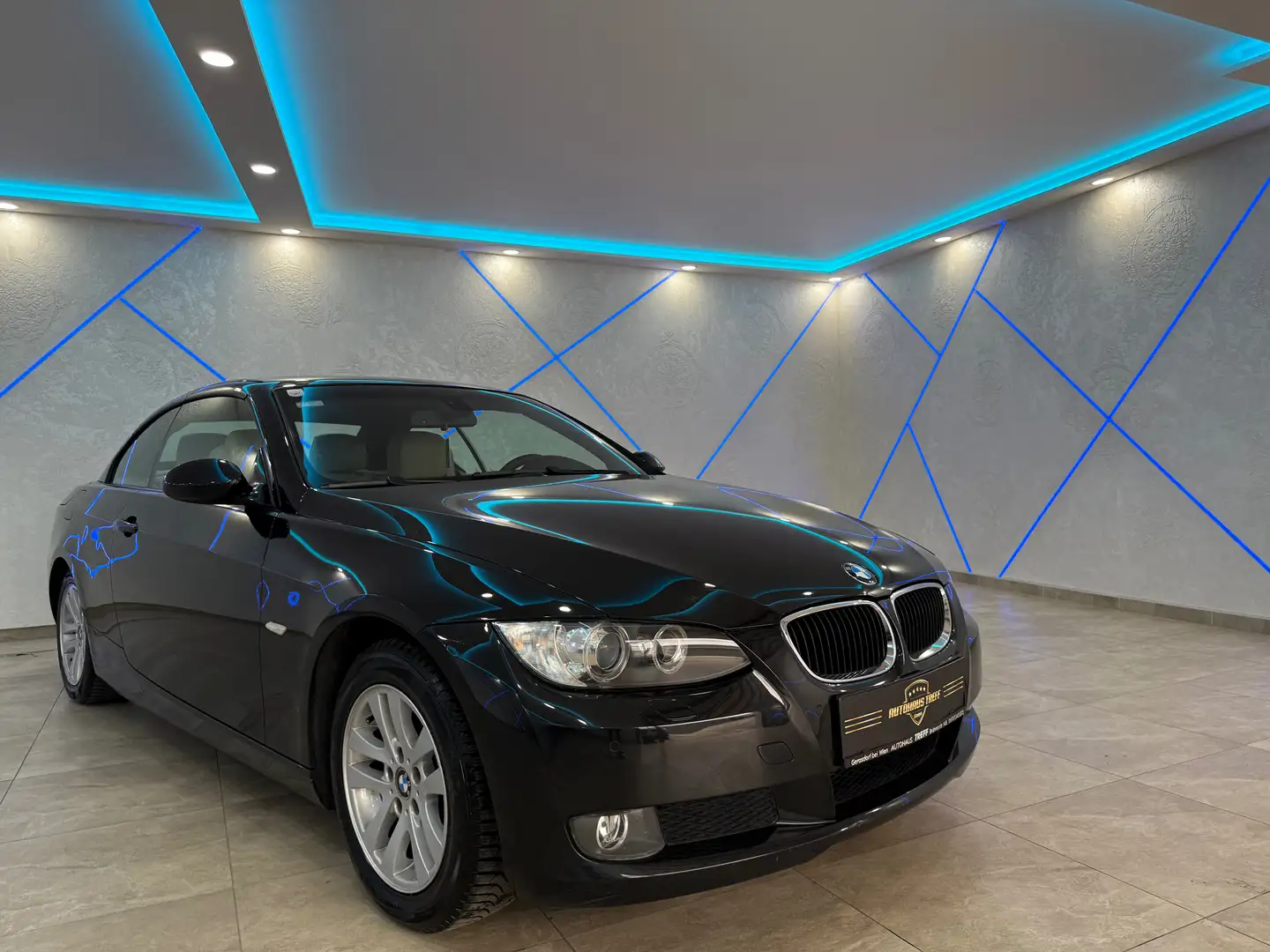 BMW 320 320i Cabrio Aut.*LEDER*XENON*NEUE PÜ* Noir - 1