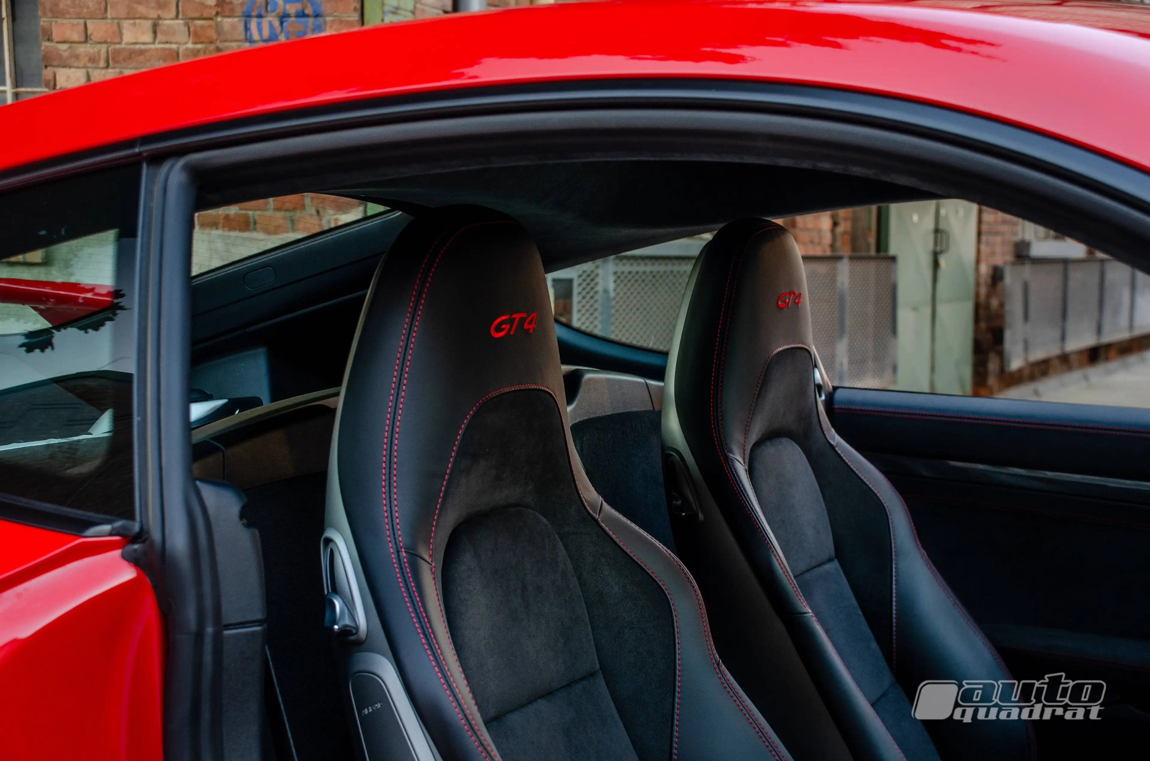Porsche Cayman GT4 Handschalter in indischrot mit Approved — photo 9