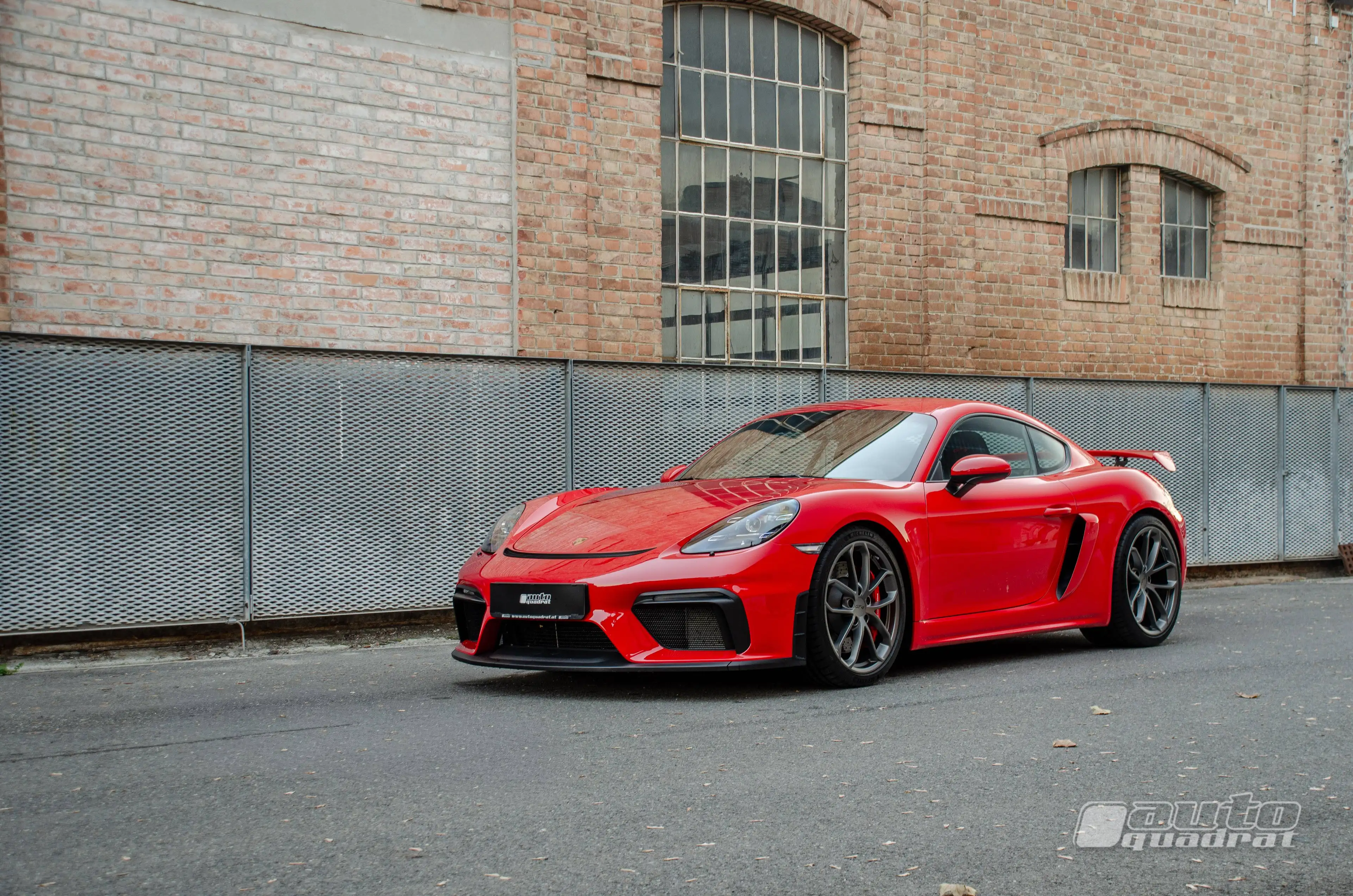 Porsche Cayman GT4 Handschalter in indischrot mit Approved — photo 4