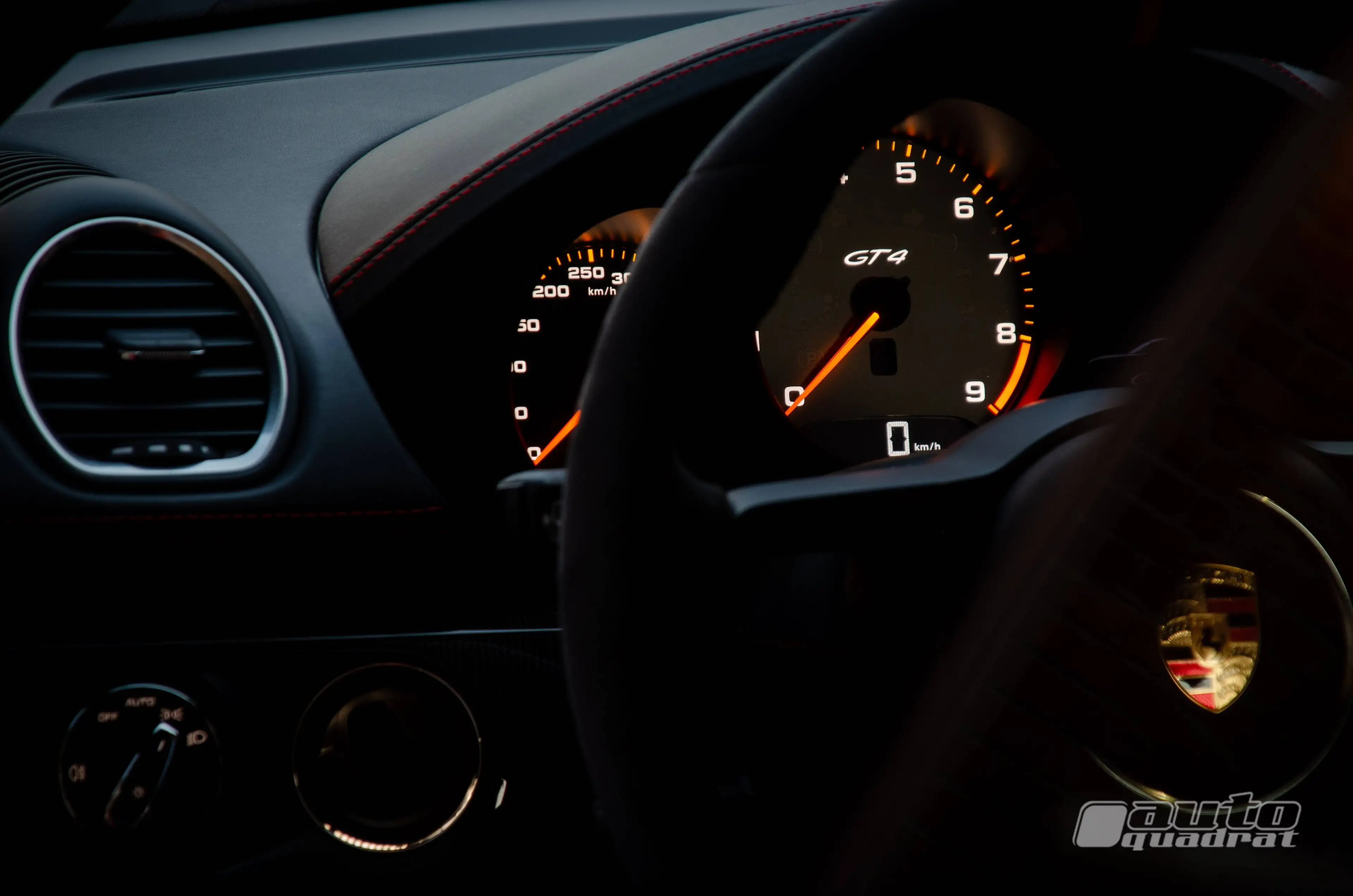 Porsche Cayman GT4 Handschalter in indischrot mit Approved — photo 5