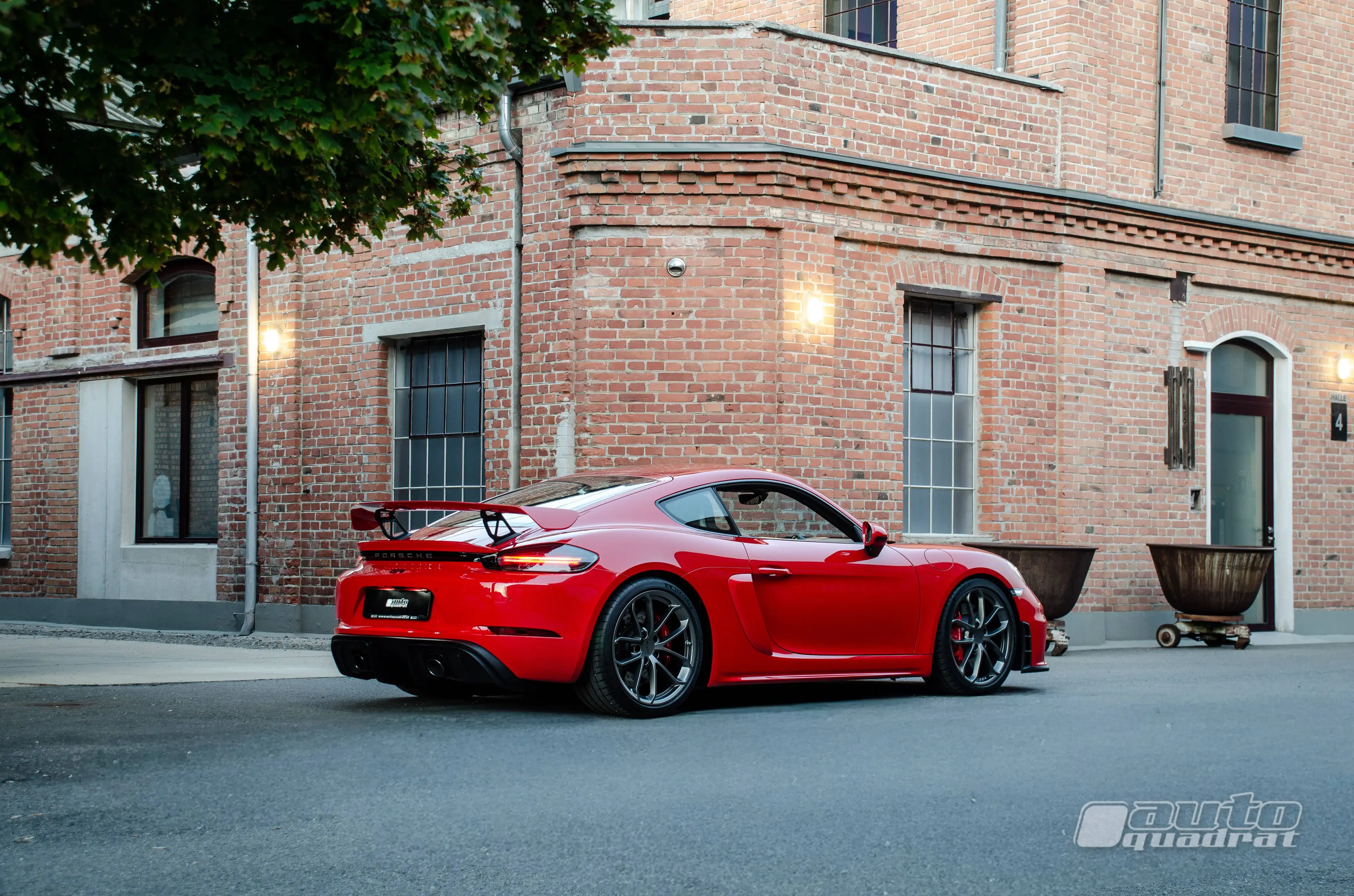 Porsche Cayman GT4 Handschalter in indischrot mit Approved — photo 2