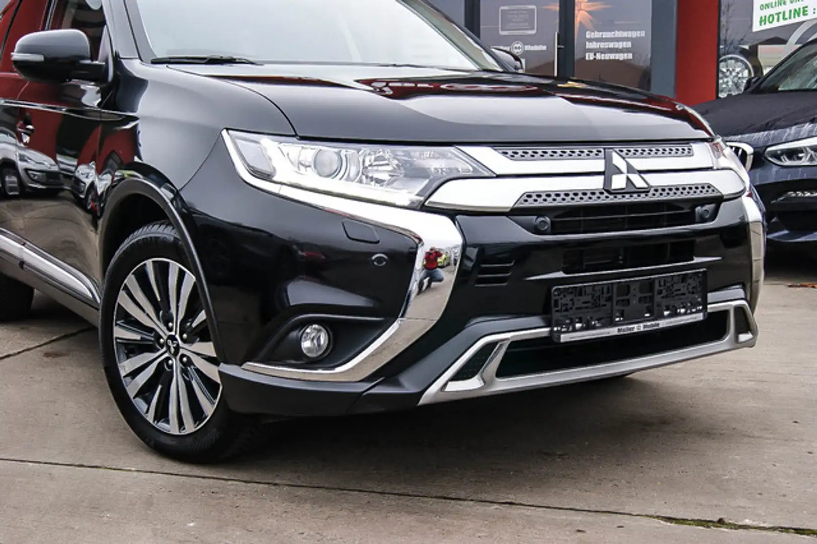 Mitsubishi Outlander 2.0 4x4 Automatik KAMERA PDC 1.HAND Noir - 2