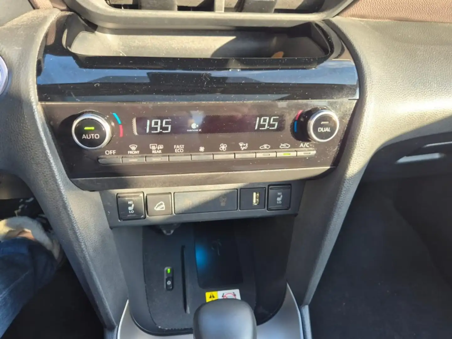 Toyota Yaris Cross 1.5 Hybrid 5p. E-CVT AWD-i Lounge + TECH +GRANCIO Bianco - 2