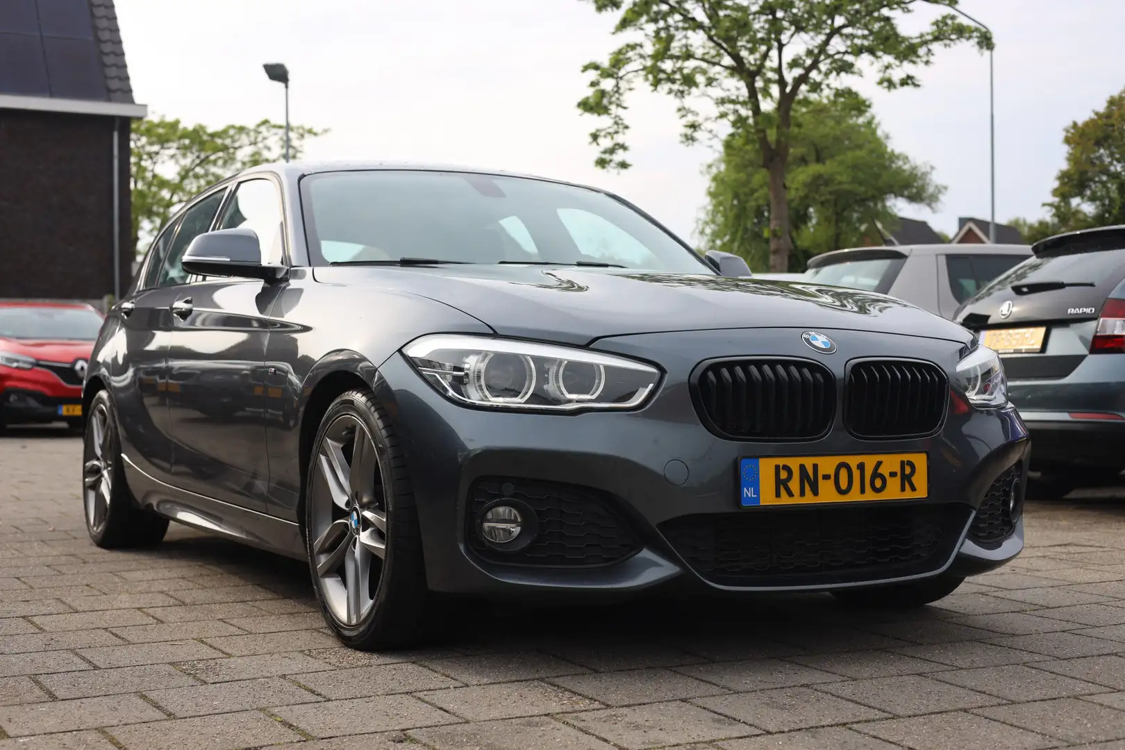 BMW 116 1-serie 116D M-SPORT | AUTOMAAT | NAVI | NL AUTO Grijs - 2