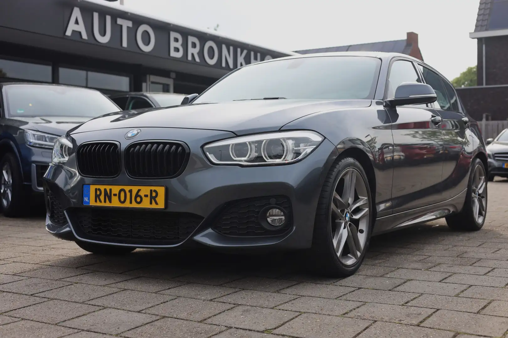BMW 116 1-serie 116D M-SPORT | AUTOMAAT | NAVI | NL AUTO Grijs - 1