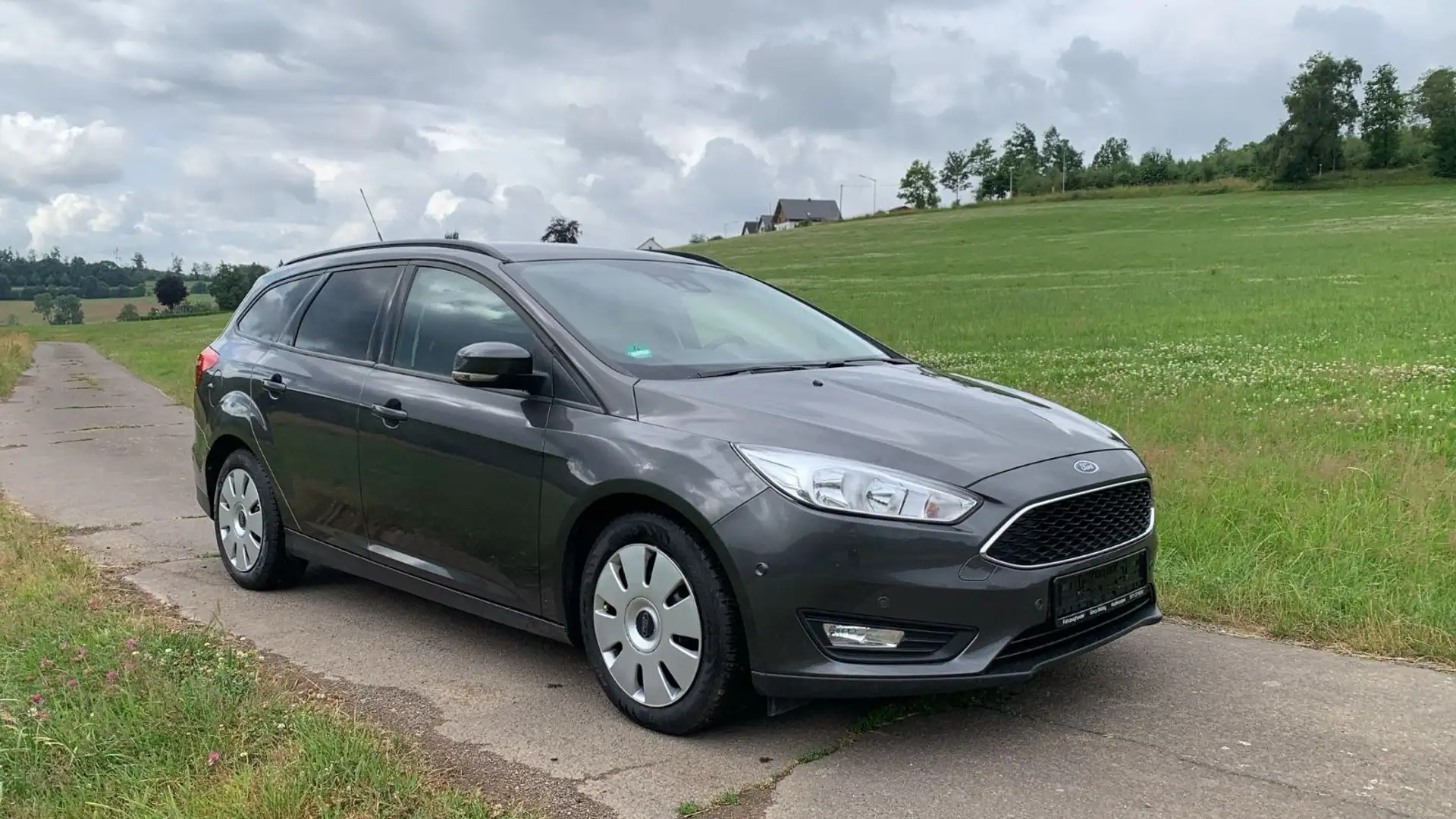Ford Focus Turnier Business Automatik Grau - 1