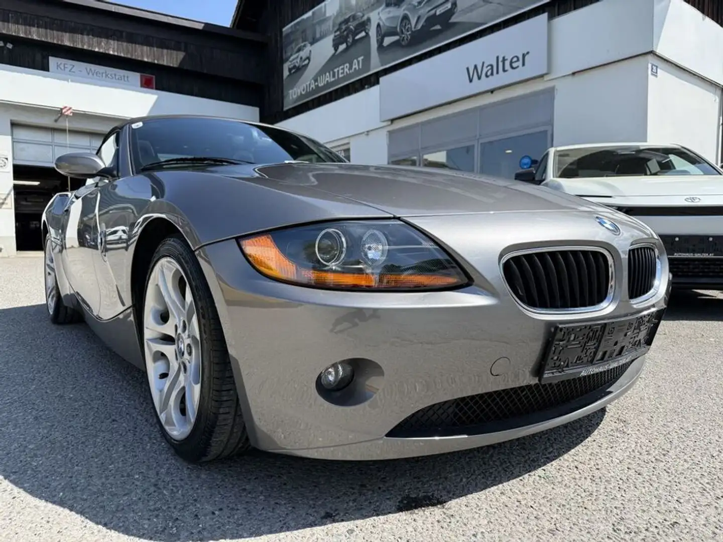 BMW Z4 2.5i Grau - 2