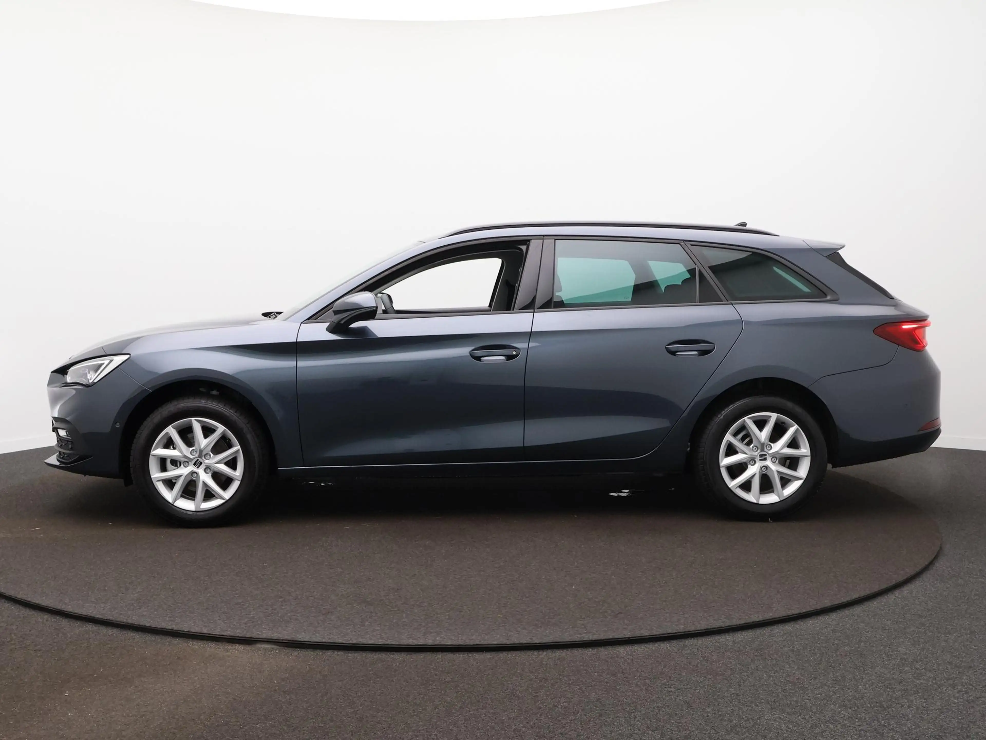 SEAT Leon Sportstourer 1.5 eTSI Style Business Intense — photo 8