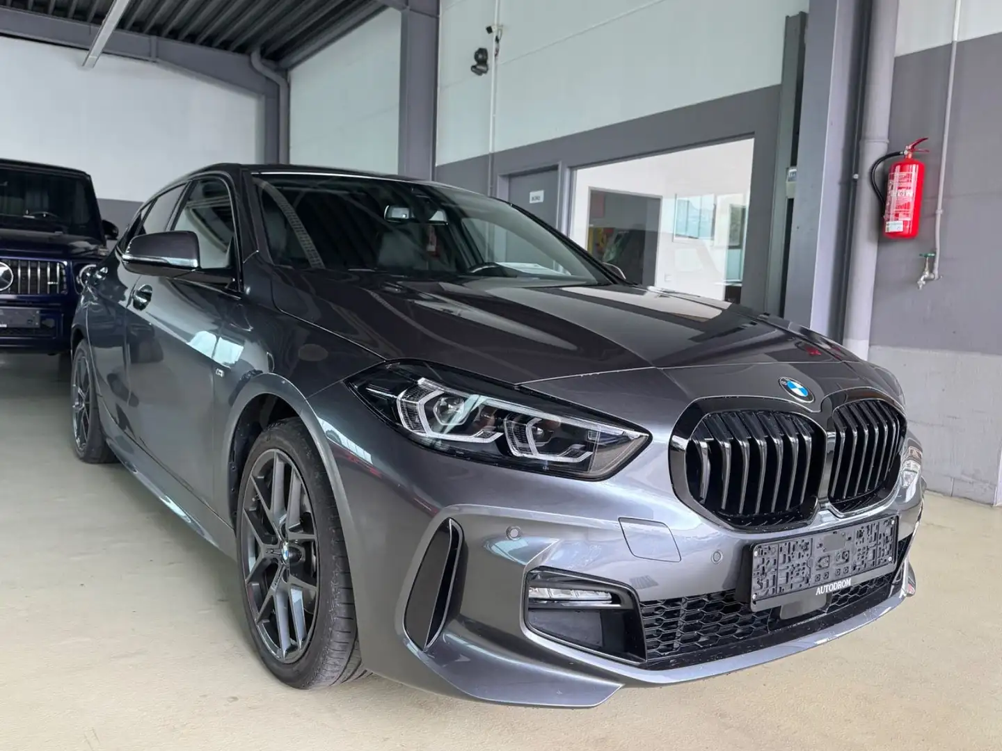 BMW 118 i M Sport +Panorama+AHK +Lenkradhzng+1.Hand Gris - 1