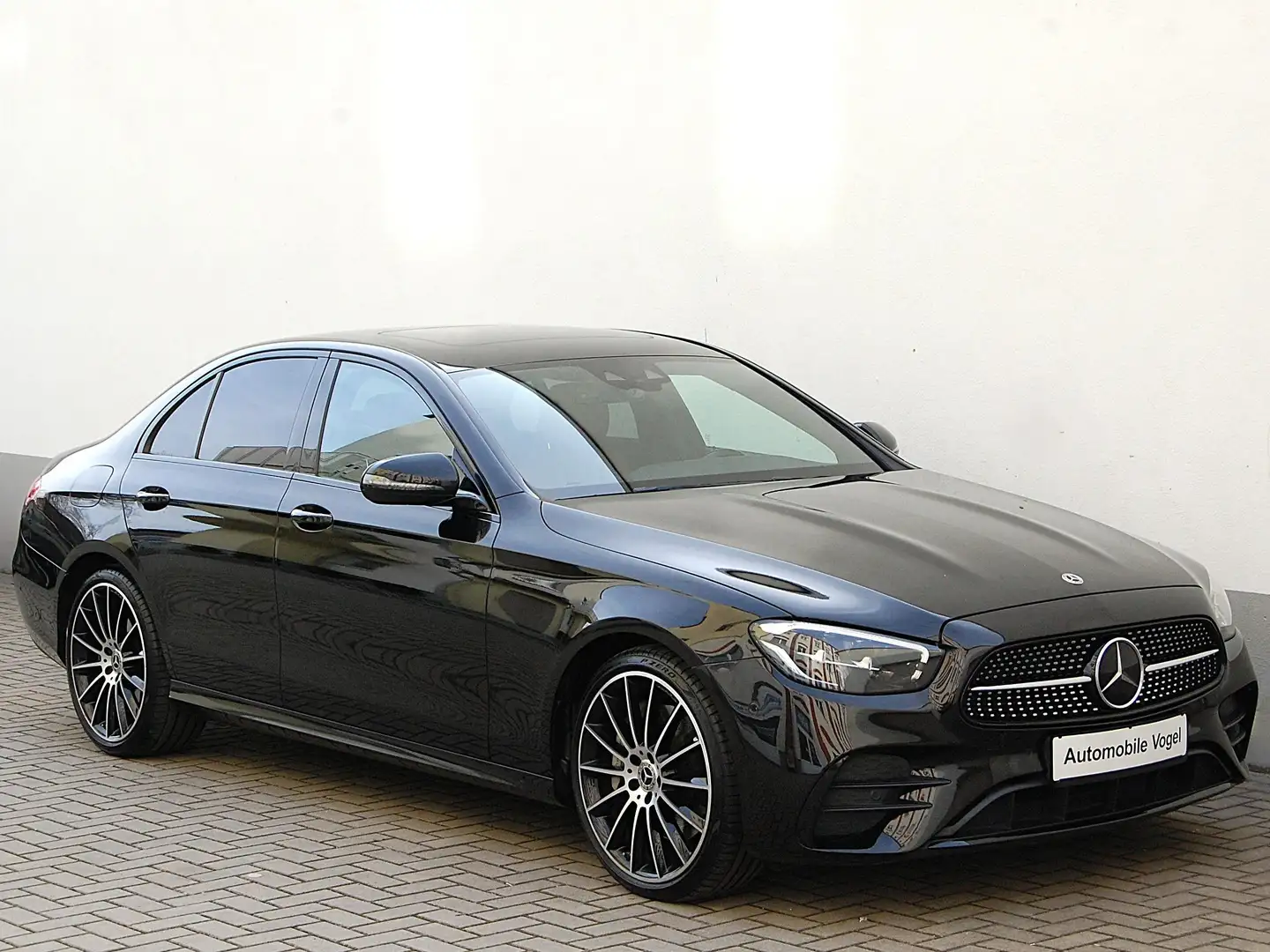 Mercedes-Benz E 400 d 4Matic AMG Line Sportpaket Noir - 2