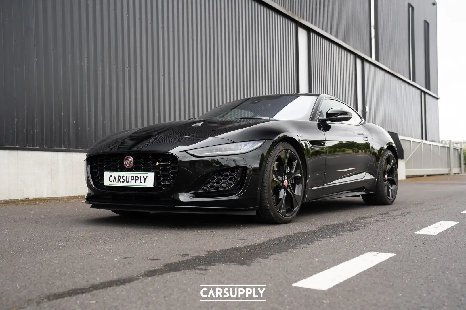 Jaguar F-Type Coupe 2.0 i4 P300 R-Dynamic - Pano Roof - 20" Noir - 2