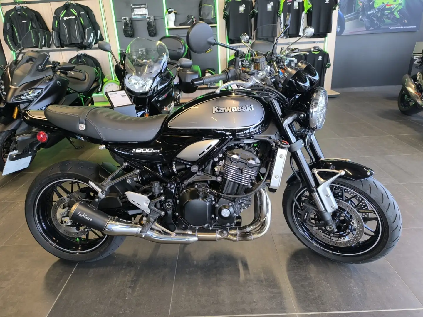 Kawasaki Z900RS Noir - 1