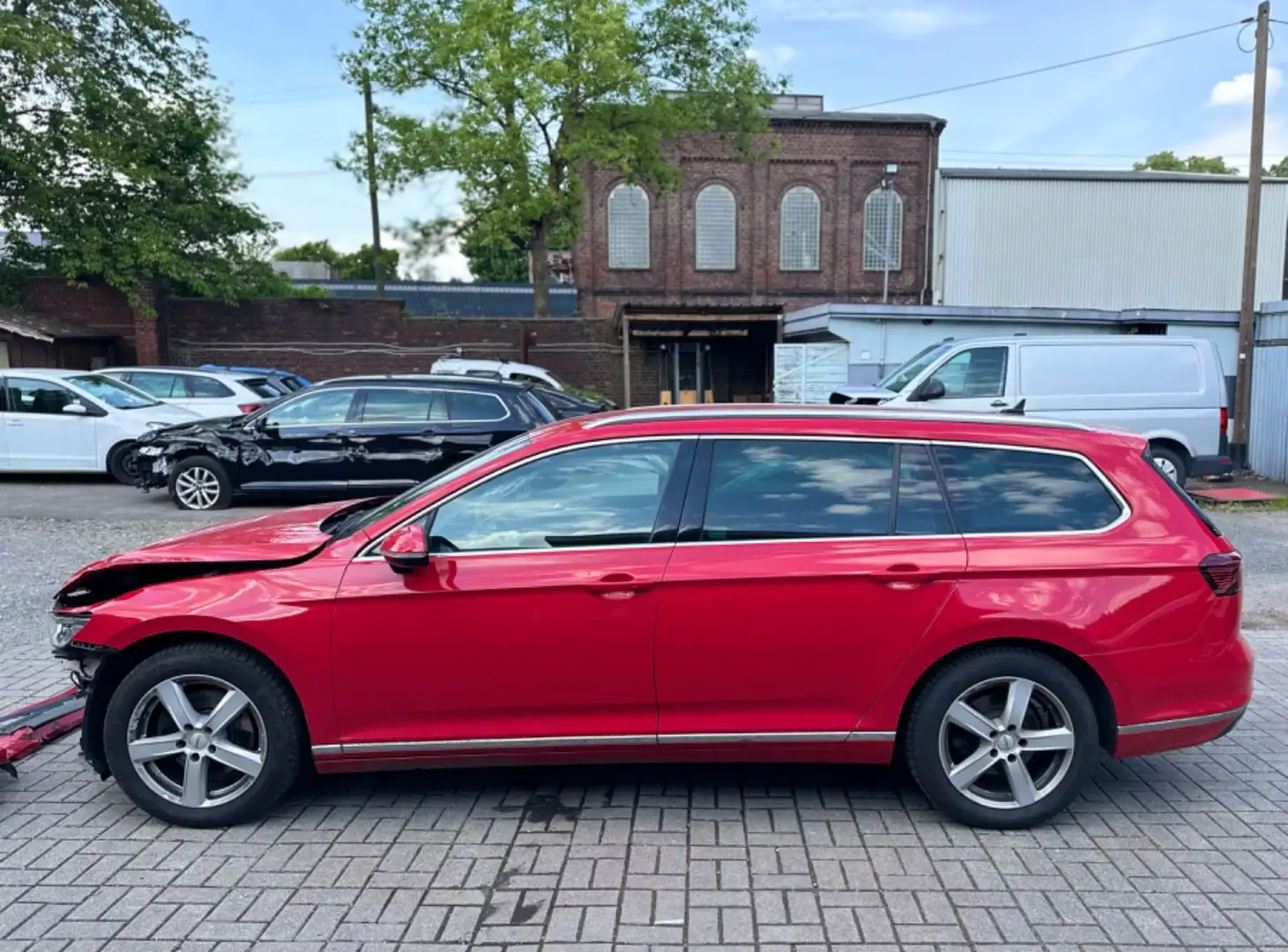 Volkswagen Passat Elegance 2.0 TDI DSG / Full LED / Head-Up Rot - 2