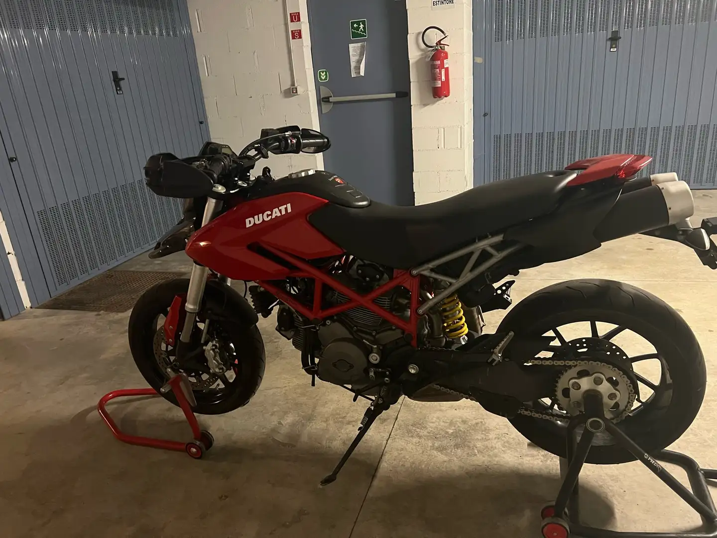 Ducati Hypermotard 796 Červená - 2