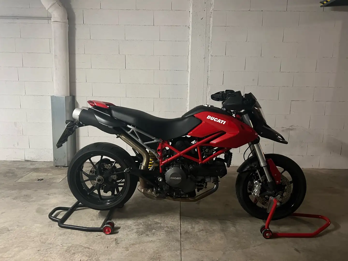 Ducati Hypermotard 796 Rojo - 1