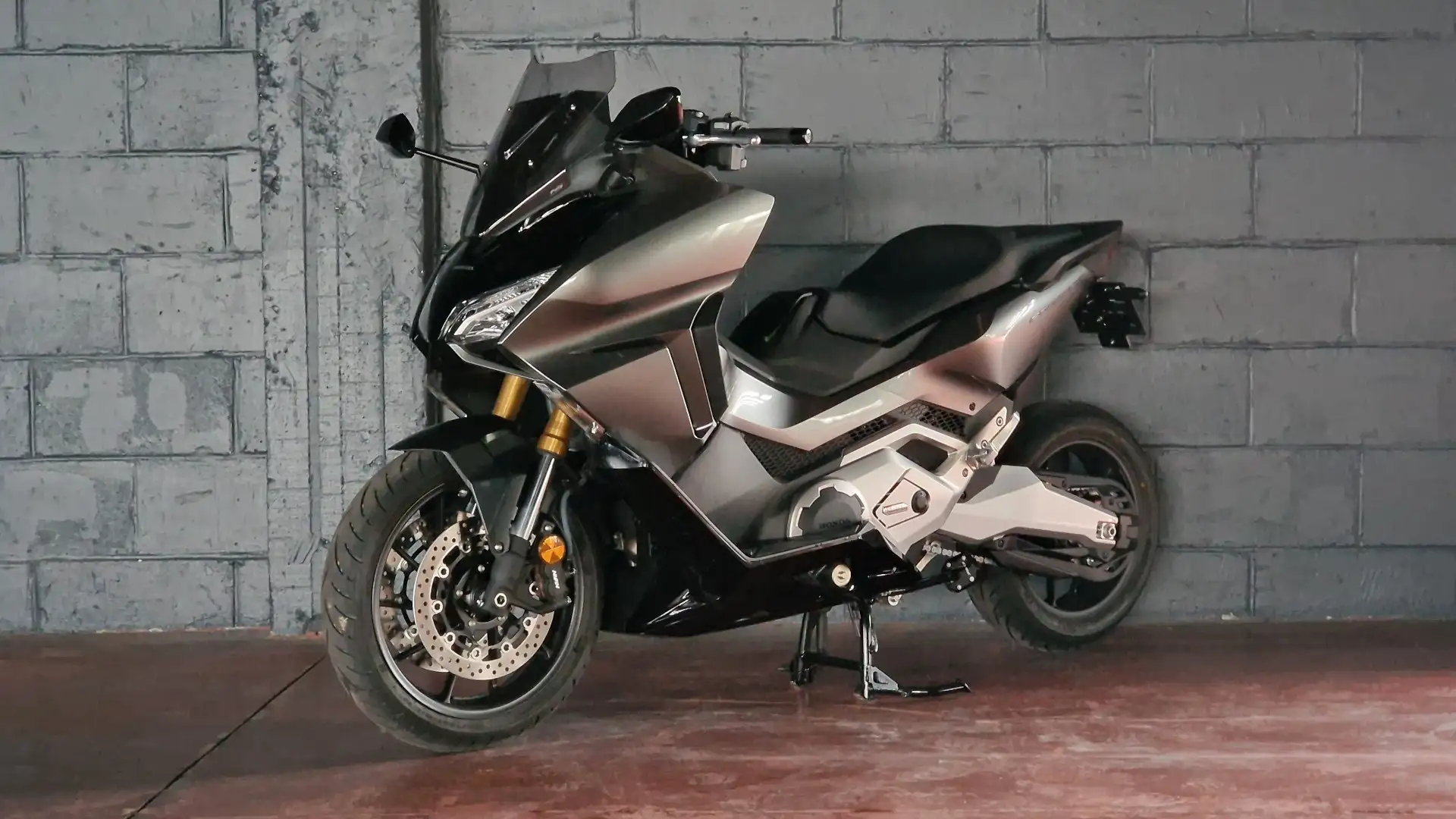 Honda Forza 750 Szürke - 1