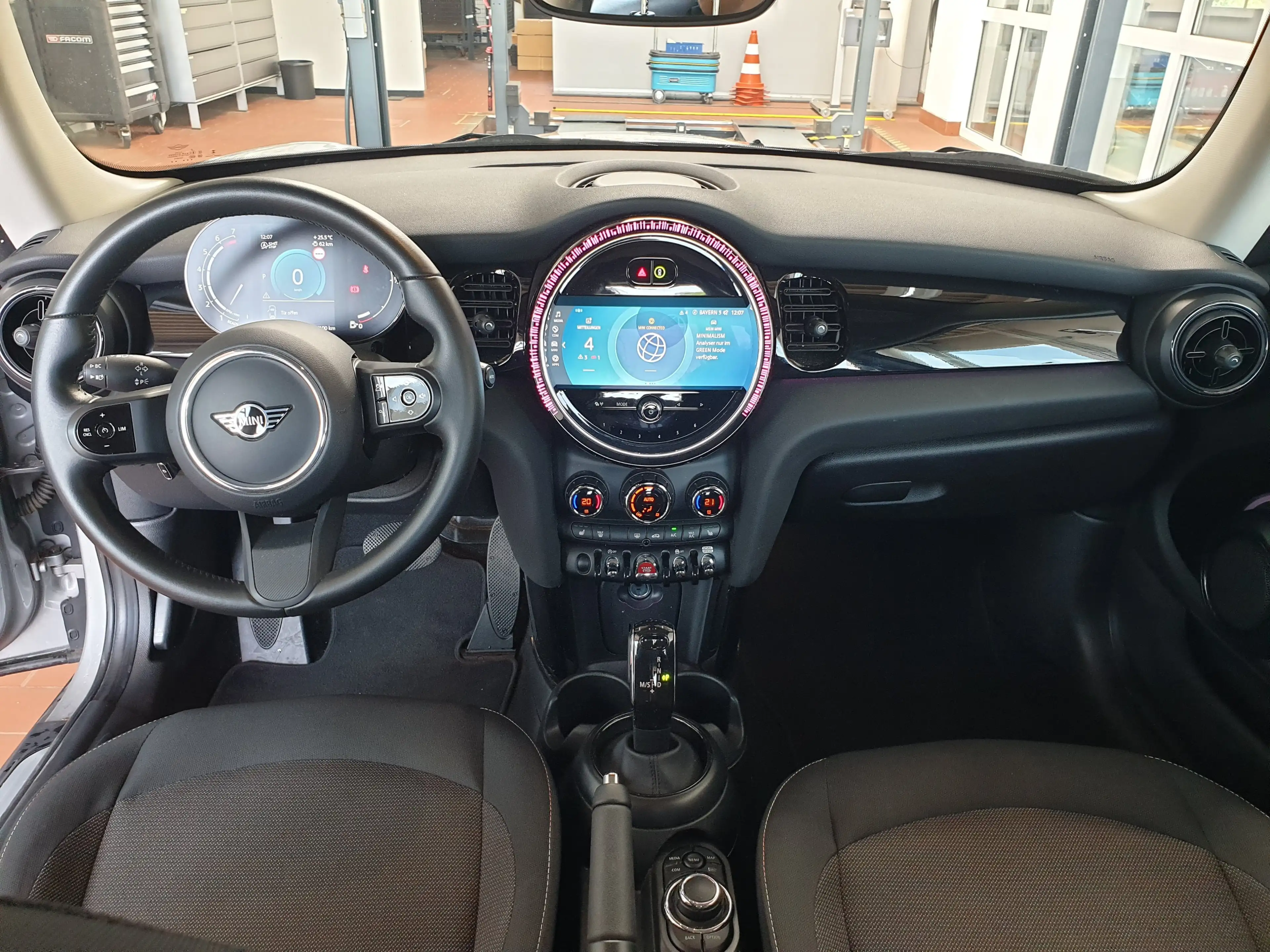 MINI Cooper Essential Trim Aut PDC Tempo DriveAss — photo 12