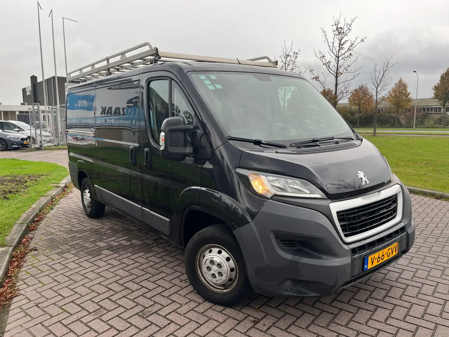 Peugeot Boxer 335 2.0 Pro met NW APK! Grijs - 2