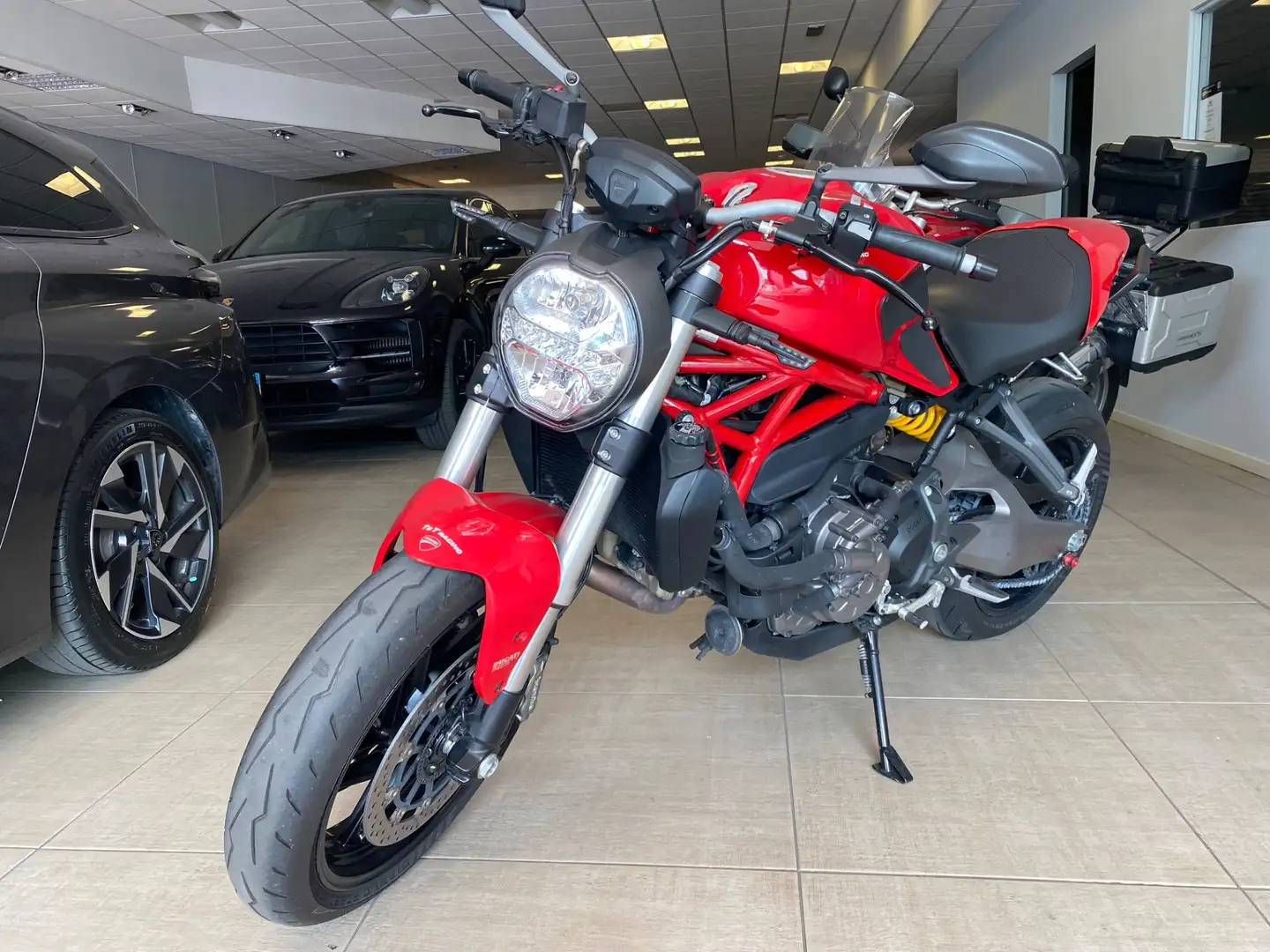Ducati Monster 821 Rood - 1