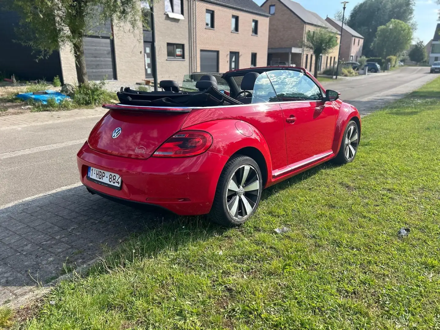 Volkswagen Beetle Cabriolet 2.0 CR TDi Sport DSG - 2