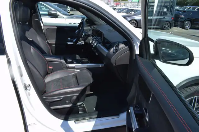 Mercedes-Benz GLB Class view 8