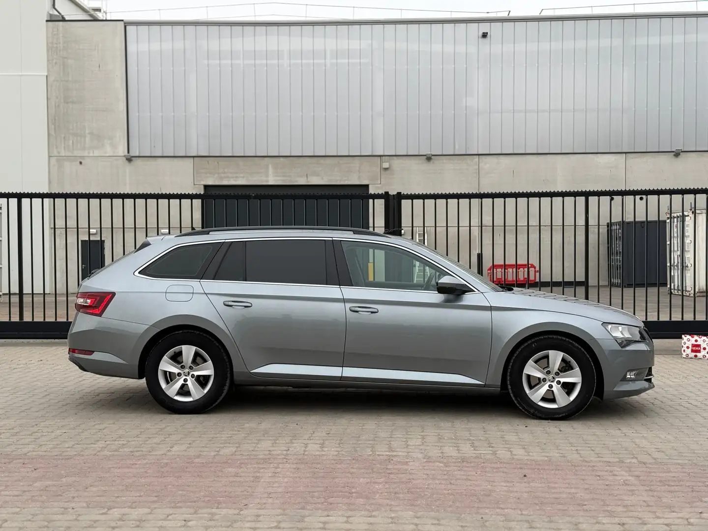 Skoda Superb 1.6 Automatic - Veel Opties Zilver - 2