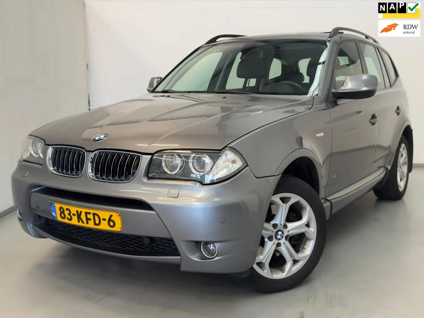 BMW X3 2.0i / M Pakket / Pano / NL-auto / Youngtimer / Le Gris - 1