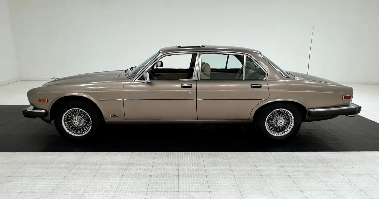 Jaguar XJ6 Vanden Plas 4 Door Saloon, foto 2